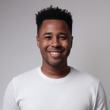 Retrato de Isac Gomes sorrindo